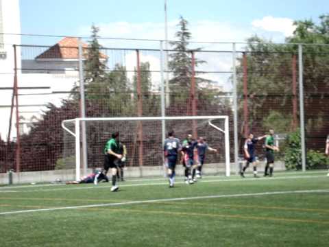 Minuto 73. Polémica, gol legal de Toni para el Periso anulado por fuera de juego
