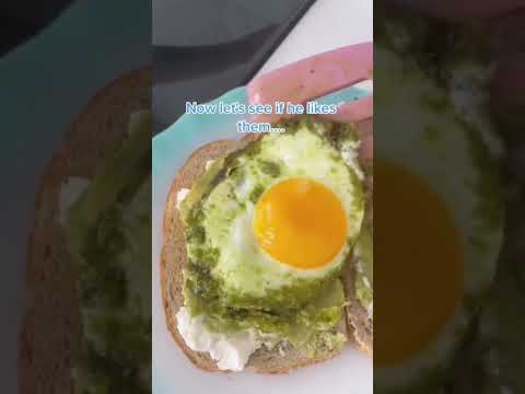 PESTO EGGS! This is one of my favorite breakfast ideas that my whole family loves!! 🍳