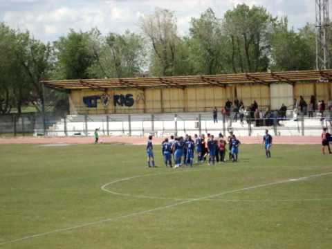 Festejo de la plantilla del Parla con los aficionados [A.D. Parla 4-1 Atletico Pinto]