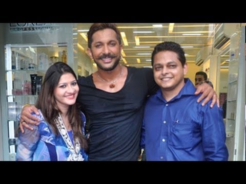 download lagu mp3 mp4 Lemon Salon Near Me, download lagu Lemon Salon Near Me gratis, unduh video klip Lemon Salon Near Me