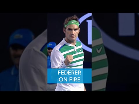 Federer wins JAW-DROPPING point against Djokovic! 👀