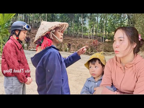 Nam's new girlfriend bribed Nam's mother to kick Moc out of the house.