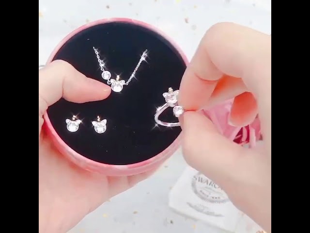 Vídeo relacionado con Crystocraft - Adorno de Unicornio con Cristales de Swarovski