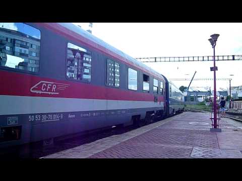 Locomotiva 91-53-0-477-498-6 sosind in Gara de Nord cu R 832