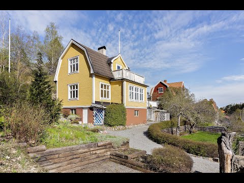 Vacker trävilla från 1928 med renoveringsbehov!