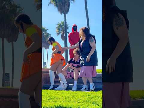 MY SKIRT ACCIDENTALLY RISED UP: What did they tell me?😣LA ELVÍRA #shorts #squidgame