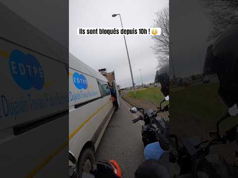 Ils sont bloqués depuis 10h ! 😳 #moto #motard #motovlog #motards #danger