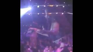 Selena and her fans singing