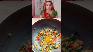 Download lagu Kokila react on rashi’s kichadi - sath nibhana sathiya  #cooking  #shorts mp3