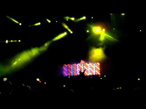 UMF 2011 LIVE - Tiesto  remix Martin Solveig - Hello