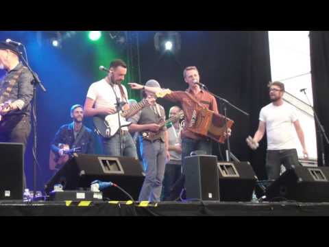Richard Thompson, Jim Moray and others sing Golden Slumbers at Shrewsbury Folk Festival 2015