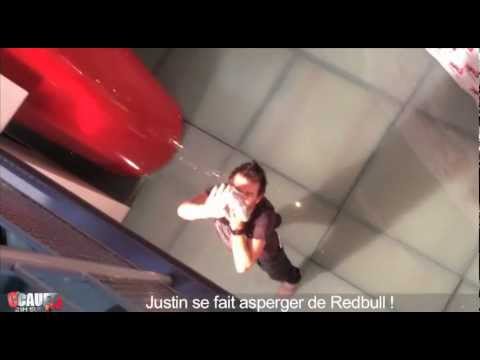 Justin se fait asperger de Redbull ! - C'Cauet sur NRJ