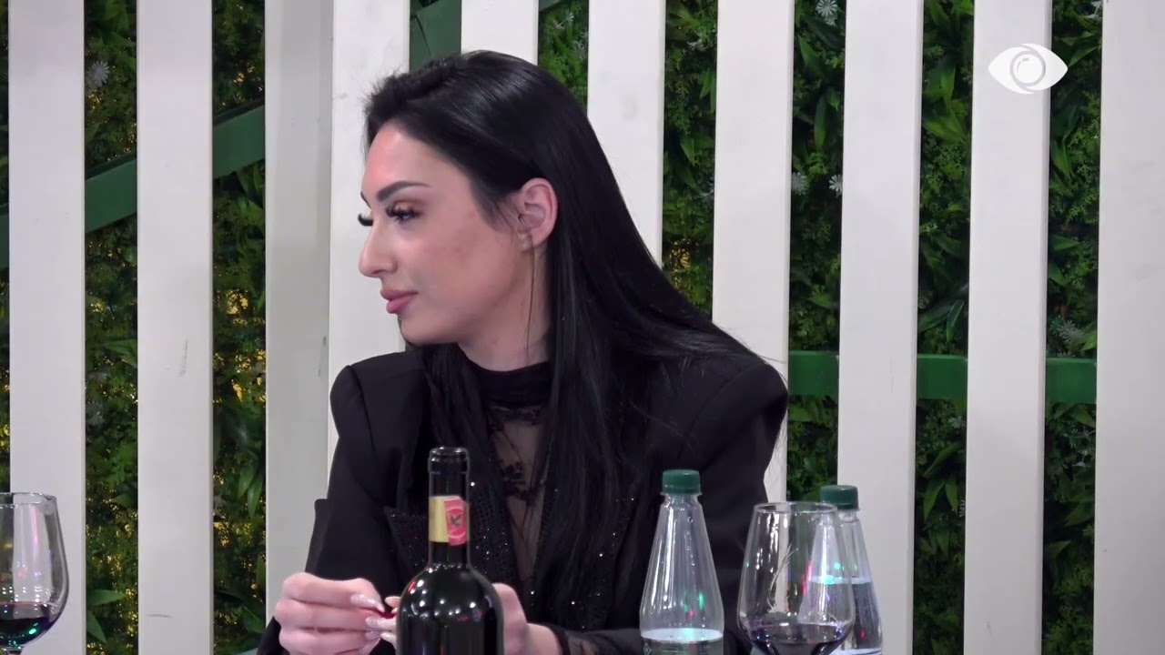 “Është shumë false”/ Kristi u drejtohet Keijsit dhe Stelinës teksa darkonin: Mungon vetëm Megi…