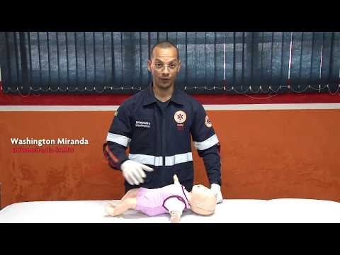 Como agir se um bebê engasgar
