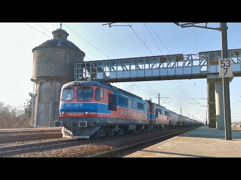 ND2 1510 și 216 la roată trec fără oprire prin Sărulești cu un marfar format din vagoane Zaes/Zagkks