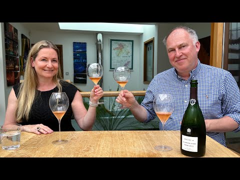BOLLINGER La Grande Annee ROSE 2015 in Cutie de Lemn video