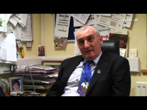 American Idol star Hollie Cavanagh returns to her...