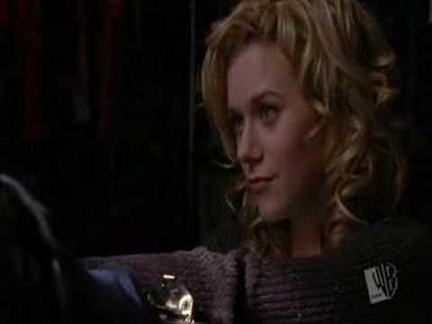 One Tree Hill - Peyton & Lucas chatting online