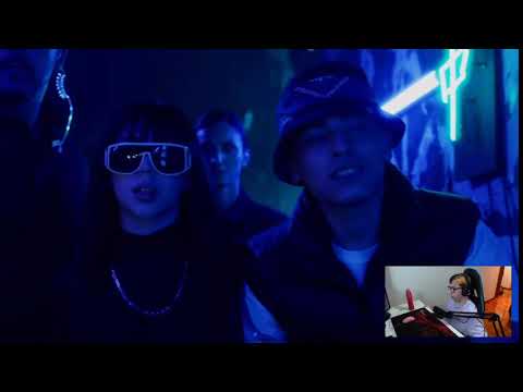 CARRERA REACCIONA A BACKGROUND DE TRUENO