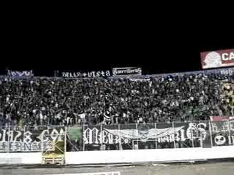 "La pasión es del azul" Barra: Revolucionarios 1928 &bull; Club: Motagua