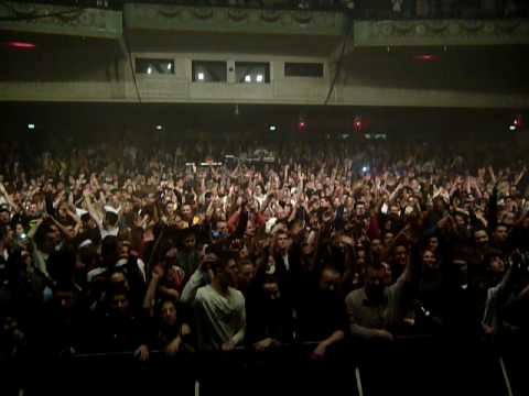 ALI WILSON WARMS UP FOR TIESTO @ BRIXTON ACADEMY (11-3-10) #4