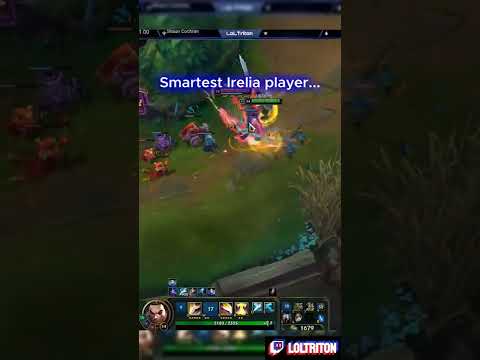 A FED Irelia tries to run down a Phase Rush Garen....