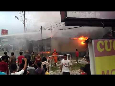 Jelang Buka Puasa,  Toko Pakaian di Jalan Hangtuah Ludes Dilalap Api