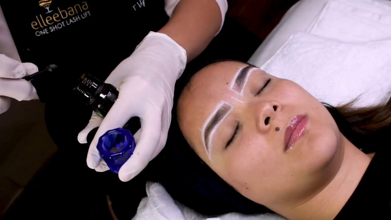 Conoce paso a paso cómo se aplica henna para cejas de Elleebana.