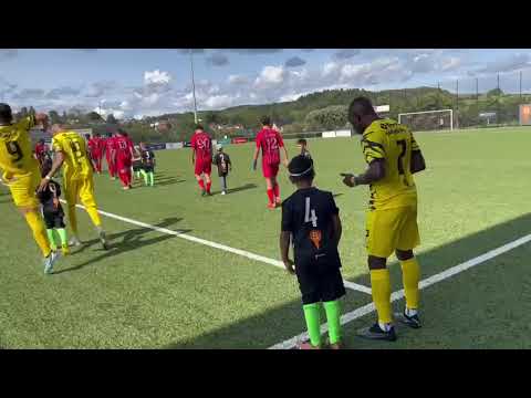 27.8.23: US Feulen-FC Atert Bissen: Kanner vun der Entente begleeden Spiller