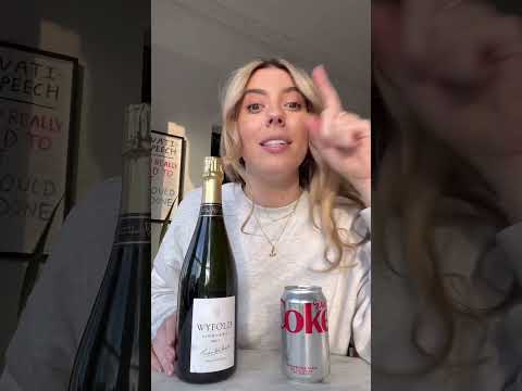 Experimentando essa tendência! Parte 1 🥂 #shorts #wine #champagne #trend #tiktok