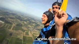 preview picture of video 'Fallschirmsprung von Markus aus Straubing in Dingolfing Niederbayern'