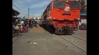 preview picture of video 'Kereta Api Banten Ekspress @ Stasiun Serpong'