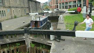HOW TO WORK THE LOCKS ON ENGLISH CANAL/ LEEDS AND LIVERPOOL CANAL
