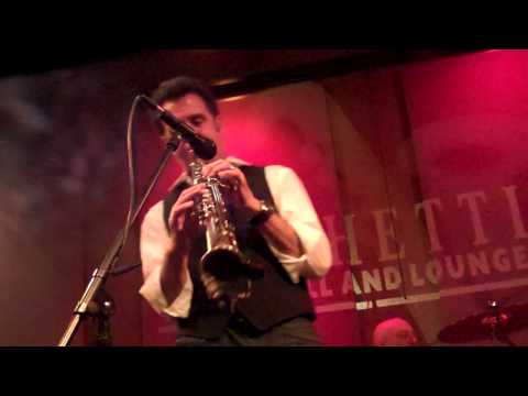 Eric Marienthal performs "Oasis" live with Jeff Lorber at Spaghettinis