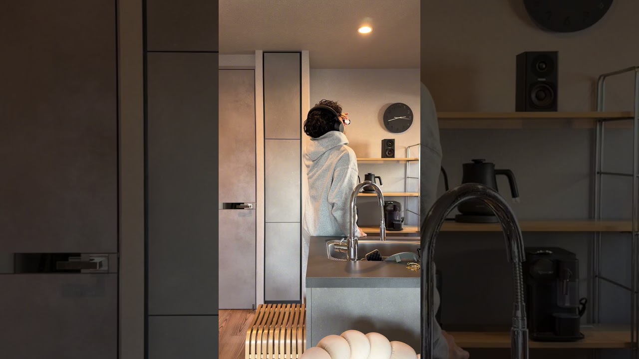 引っ越して1年の昼のリビング