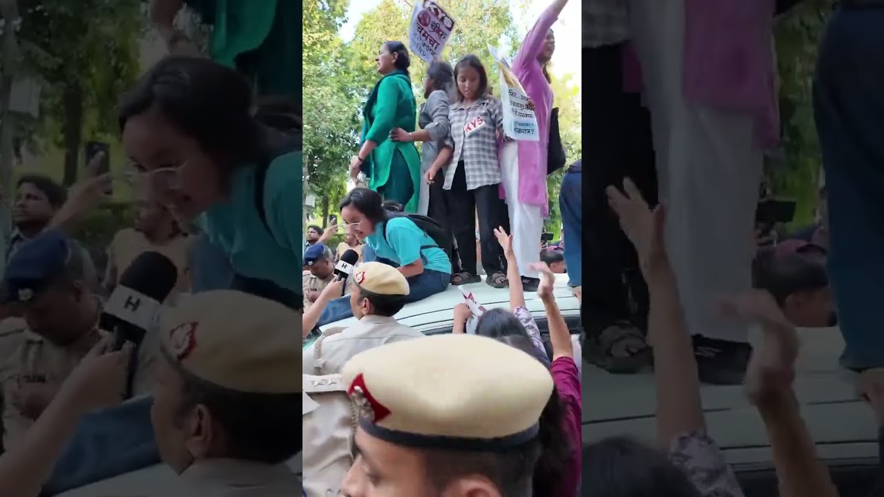 Neha Bora Protest: नेहा बोरा को ले जा रही पुलिस गाड़ी पर चढ़ीं महिला प्रदर्शनकारी|