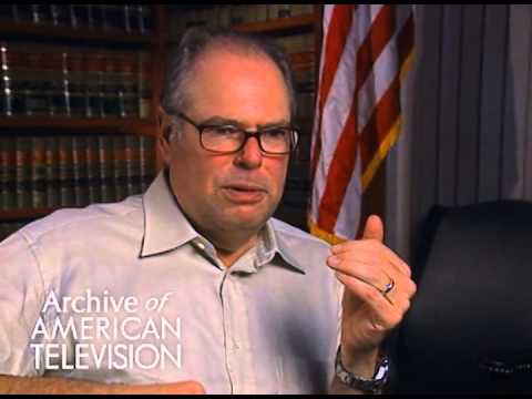 Glenn Gordon Caron discusses the pace of the dialogue of "Moonlighting"- EMMYTVLEGENDS.ORG