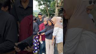 Download lagu Fans minta poto dulu #niadirga #dangdut #dirghania mp3 Download lagu Fans minta poto dulu #niadirga #dangdut #dirghania mp3