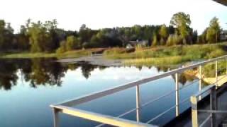 preview picture of video 'Чикинское озеро и плотина на р.Оредеж на закате'