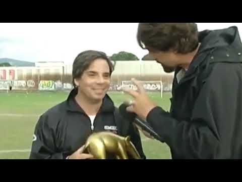 TAPIRO D'ORO ad Eziolino Capuano | Consegna Tapiro Ezio #Capuano da Staffelli di Striscia la Notizia