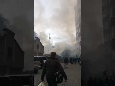 У Франківську в центрі міста горить будинок. ВІДЕО