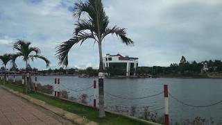 preview picture of video 'Ride across Saigon with me - a lake in Dak Nong province'