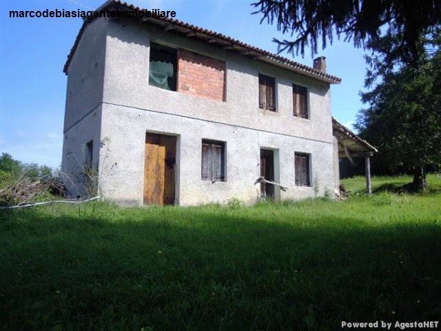 CASCINALE RUSTICO CON TERRENO A REVINE LAGO