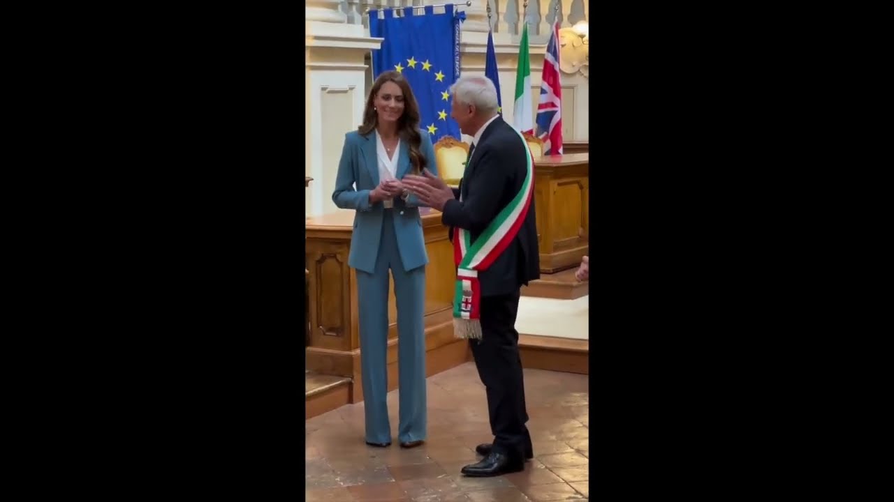 LA PRINCIPESSA KATE MIDDLETON A REGGIO EMILIA RICEVUTA IN COMUNE DAL SINDACO MARCO MASSARI