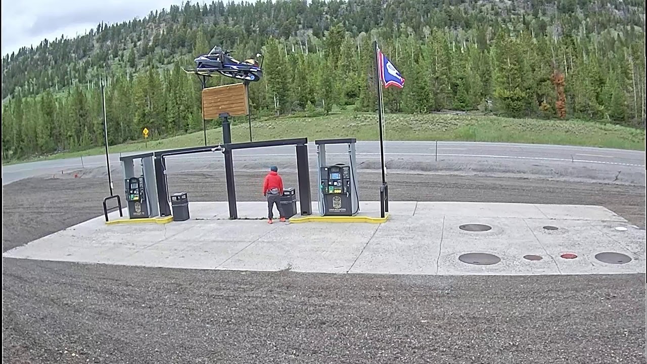 Live webcam view of Lava Mountain Lodge Snowmobile Stop