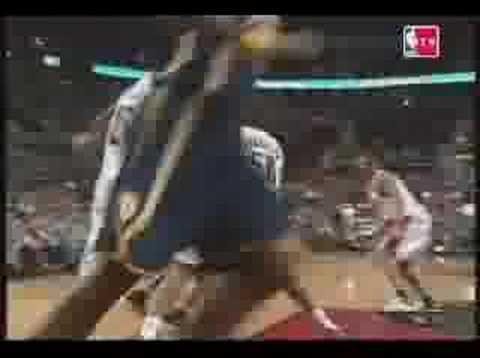 Travis Outlaw blocks Jermaine ONeal