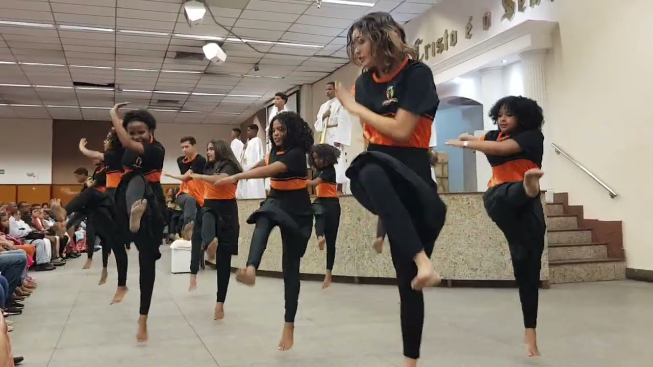 Sete Trombetas - Apresentação dos Adolescentes - Culto da Virada - IURD SANTA CRUZ - RJ