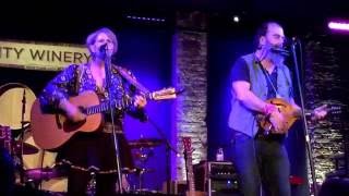 Steve Earle rap and Shawn COLVIN & EARLE "Tell Moses" (NYC, 4 December 2016)