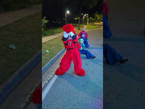 Fofão, Super Mario é Luigi dançado na Carreta da Alegria é Trenzinho da Alegria