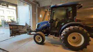 Kolov&yacute; traktor New Holland Boomer 54D 4x4 Tractor with folding plow and sand | Obr&aacute;zek 4 - Agroline